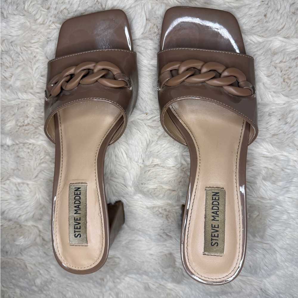 Steve Madden Tan Chain Mules - Picture 2 of 4
